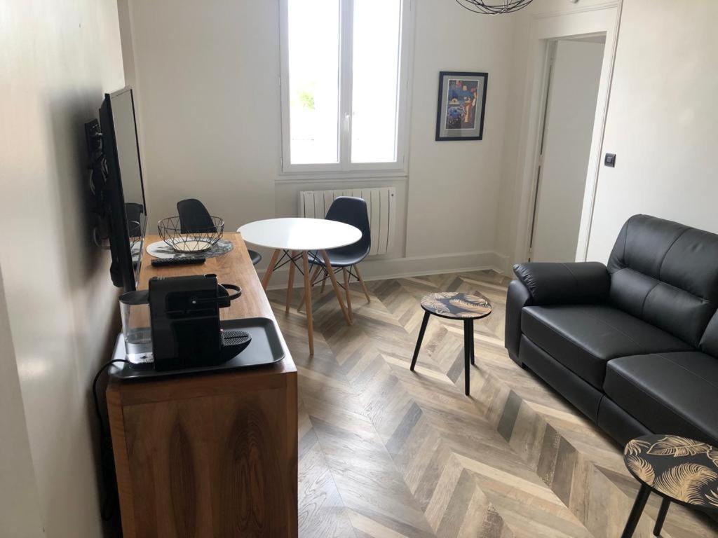 Superbe appartement indépendant en centre ville Vichy Esterno foto